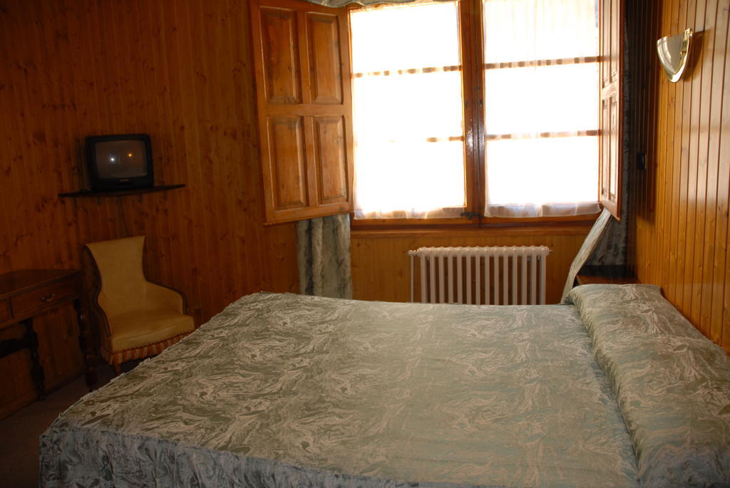 Hotel Europa Les Εξωτερικό φωτογραφία